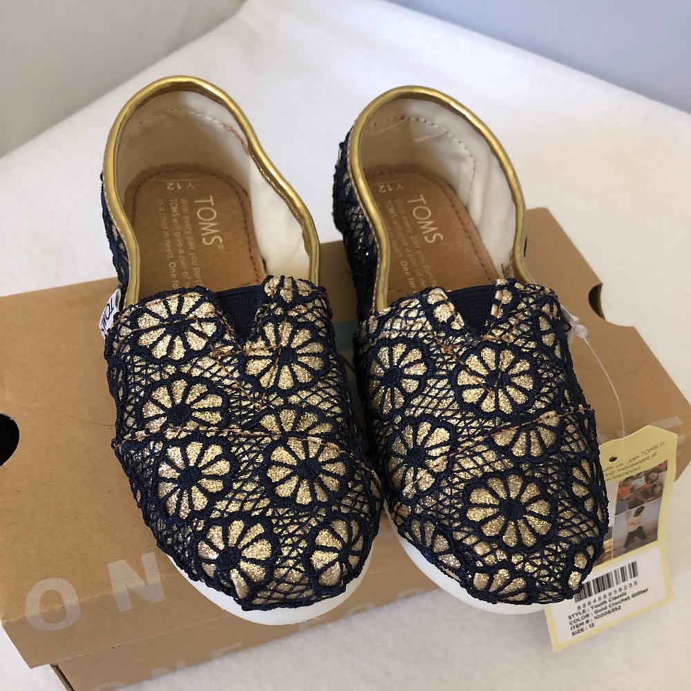 BNWT Toms Classic Navy/Gold crochet glitter shoes